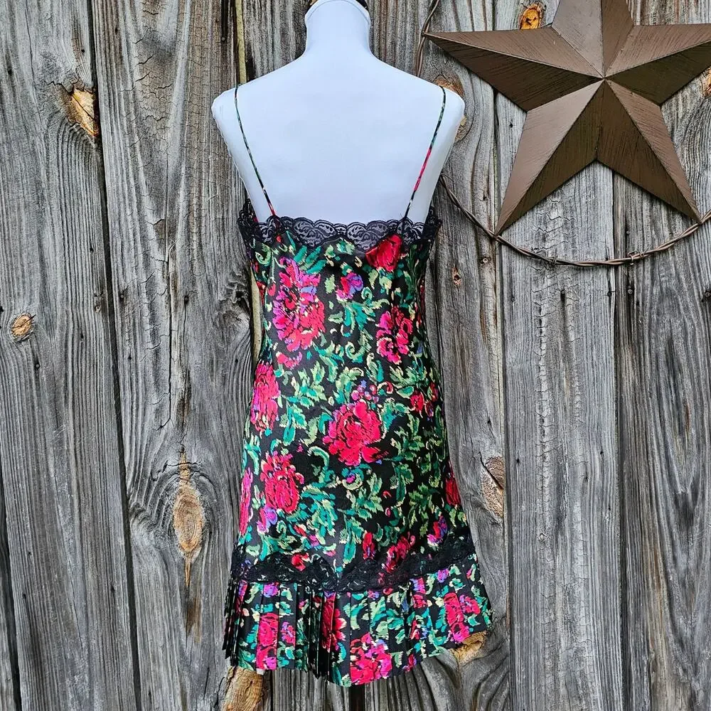 Floral Satin Chemise Victoria's Secret Size M Black Lace Pleats Vintage EUC - Picture 3 of 8